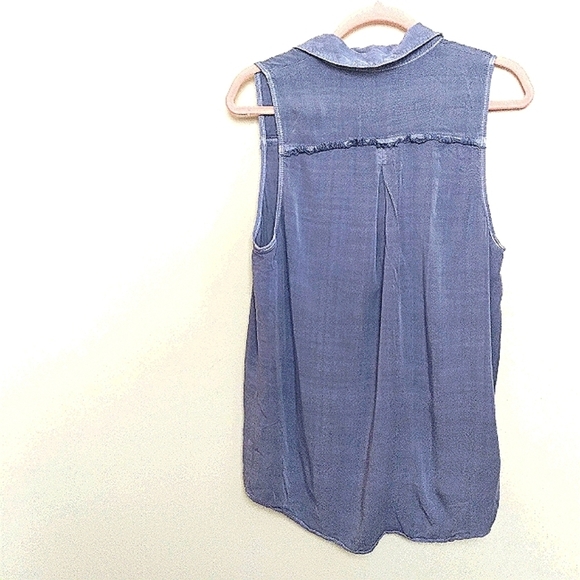Rock & Republic Blue Chambray Denim Grommet Lace Up Tank Top Size Medium - Picture 2 of 9
